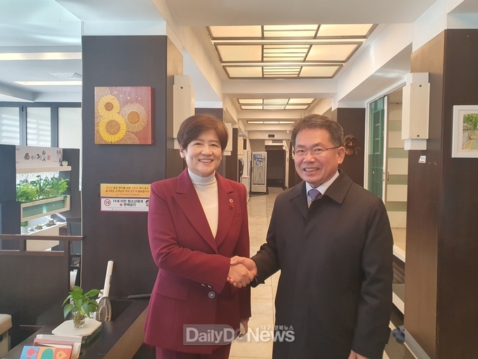 김진열 군위군수, 강은희 대구시교육감 만나 교육현안 논의