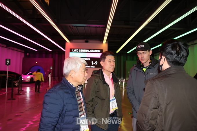 이강덕 포항시장, CES 누빈 테슬라에서 미래 청사진 그린다