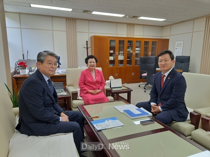  김형동 의원, 이배용 국가교육위원장과 국립안동대 공공의대 설립 논의