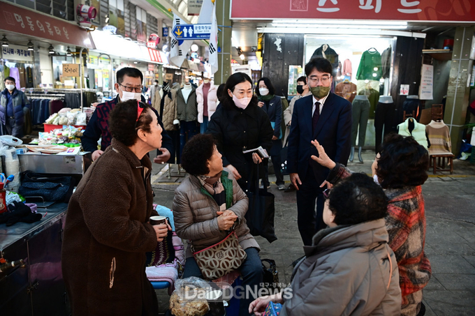 대구 동구청은 전통시장에 활력을 불어넣기 위해 설맞이 전통시장 장보기 행사를 실시한다. (사진=동구청 제공)