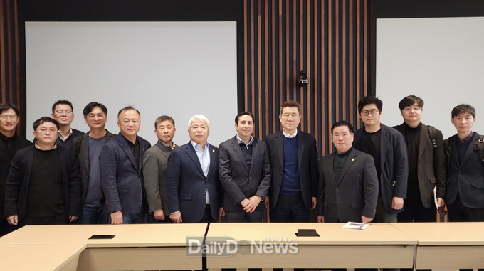 이강덕 포항시장, 백인규 포항시의회 의장 등 포항시 대표단 일행이 바이오콤 캘리포니아의 미구엘 모타(Miguel Motta) 샌디에이고 지부 대표를 만나 지속적인 교류를 약속했다.