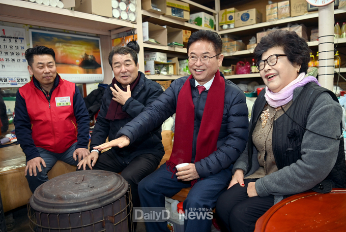 이철우 도지사, 18일 김천 황금시장에서 명절 장보며 도민들의 현장 목소리 청취