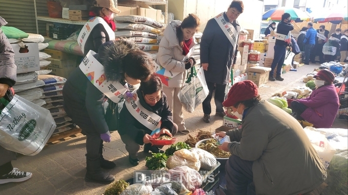 국민의힘 경북도당, 설맞이 전통시장 장보기 행사