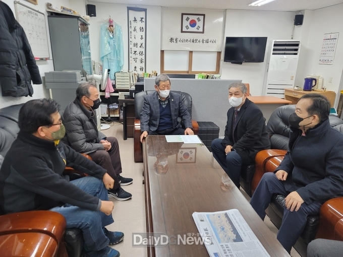 월성원자력본부, 인근지역 방문 설맞이 생필품 및 선물 세트 증정