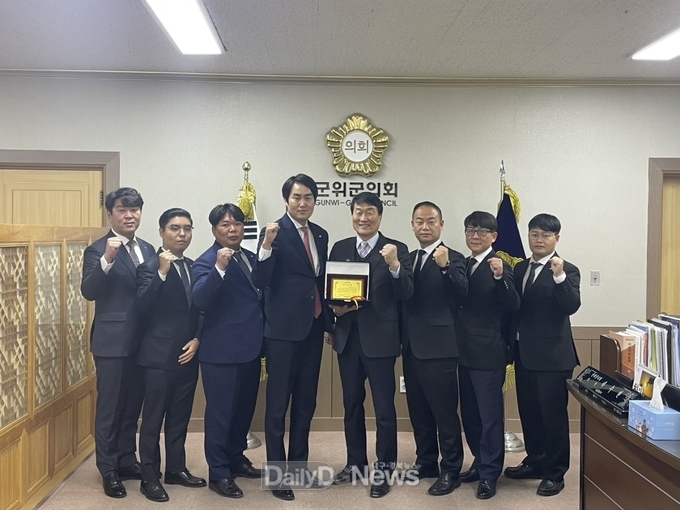 군위청년회의소, 박수현 군위군의회 의장에게 감사패 전달