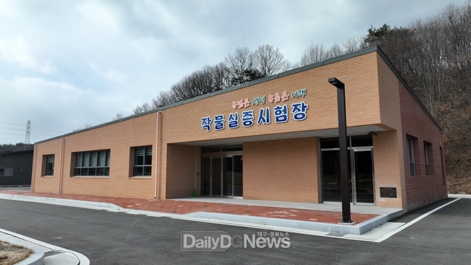 영주시가 새롭게 조성한 작물실증시험장을 통한 스마트팜 기술 보급을 확대해 지역농업에 새로운 돌파구를 마련하고 있다