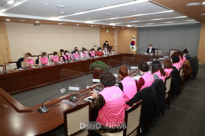 예천군 제공) 주민행복과 신설-경로당 행복도우미 전달교육
