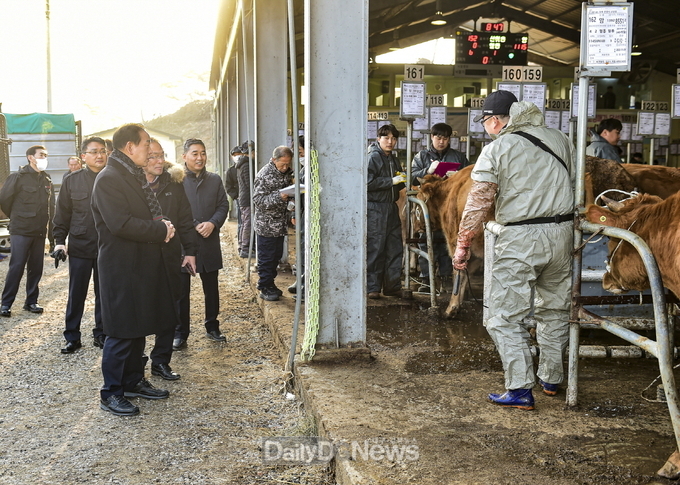 문경축산농협 경매우 시장 신년 떡국 나눔 행사 개최