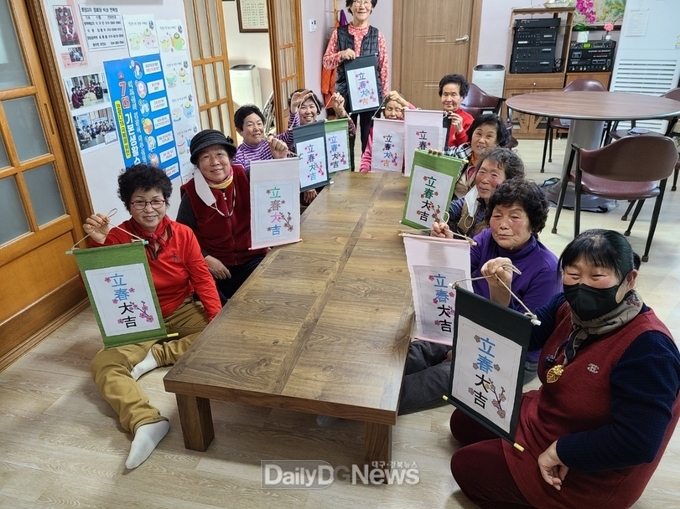 경로당 행복선생님, 경로당 이용 어르신들의 건강과 웃음, 안전 책임질게요