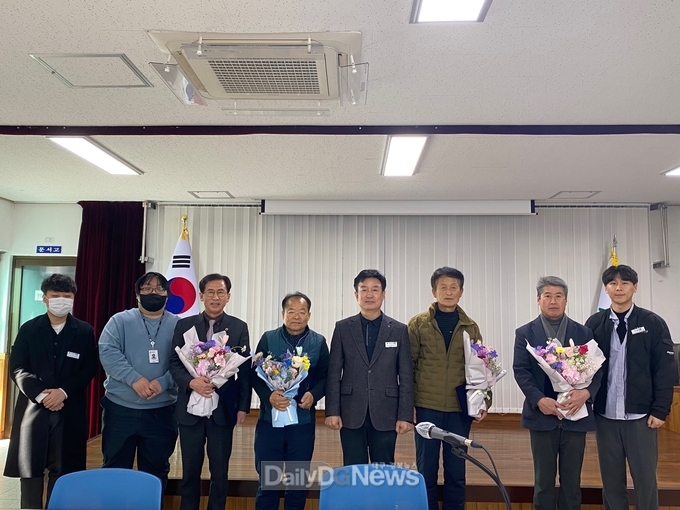 봉화읍 이장에게 감사패 및 임명장 수여