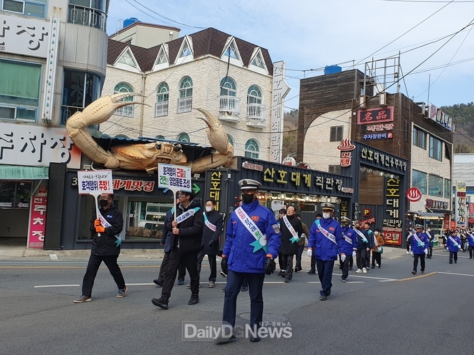 영덕군, 강구대게상가 호객행위 근절 캠페인 실시