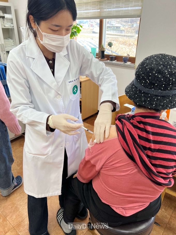 문경시, 코로나19 동절기 2가백신 보건지소 방문접종 실시