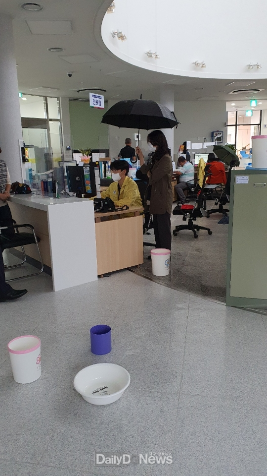 울진군 죽변면 신청사 누수 관련 엄벌