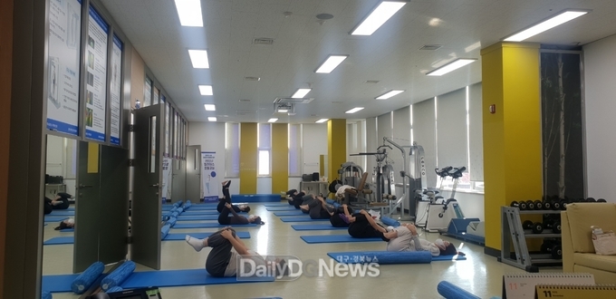경주시보건소 주민건강지원센터는 지역주민 60명을 대상으로 3월부터 11월까지 총 3기(기수당 20명)에 걸쳐 필라테스 운동교실을 운영한다.
