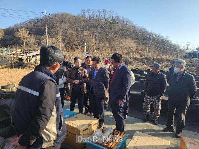 최기문 영천시장, 꿀벌 실종피해 농가 현장 방문
