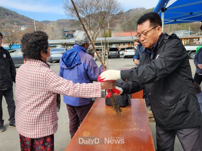 금수면, 제78회 식목일 기념 나무나누어주기 행사 및 산불조심 캠페인 개최