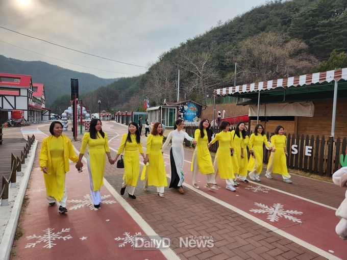2023년 국내 베트남 다문화인 초청행사(분천산타마을).