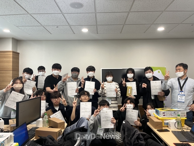 계명대학교는 1월 5일부터 3월 12일까지 ‘SW·AI 교육캠프’를 열고 지역 초·중·고 학생 1,000여 명을 교육하고 이수증을 수여했다. (사진=계명대 제공)