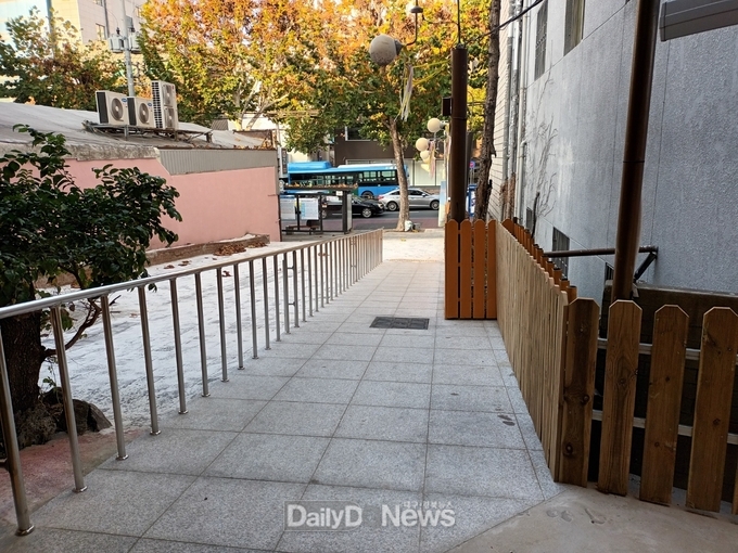 대구 남구청 대명공연거리 장애인 편의 시설. (사진=남구청 제공)