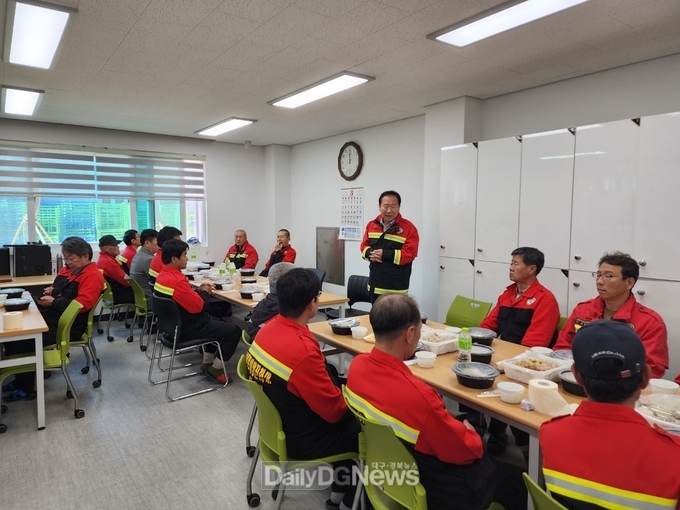 박현국 봉화군수, 산불전문예방진화대 격려 방문