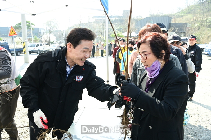 고령군, 나무 나누어주기 행사 실시