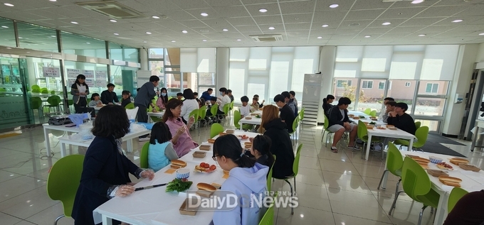 문경시 사회적기업, 신망애육원에서 쿠킹 클래스 열어