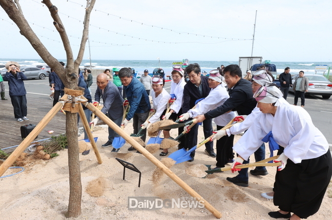 호미반도 국가해양정원 성공 기원 해녀정원 나무 심기 행사 개최
