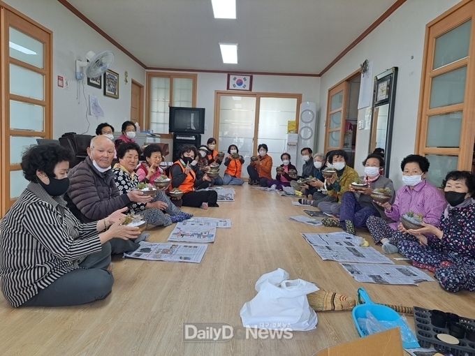 ‘우리마을 건강파트너’의 행복릴레이 자원봉사활동