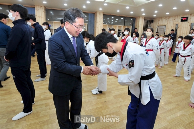 군위군, 제61회 경북도민체육대회 훈련장 격려 방문