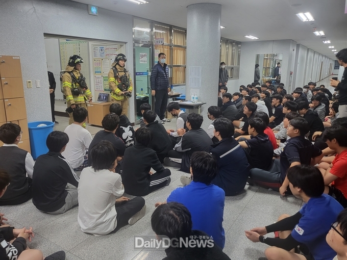 대구시교육청. 학교 기숙사 화재 및 지진대피 훈련 실시 모습. (사진=대구시교육청 제공)