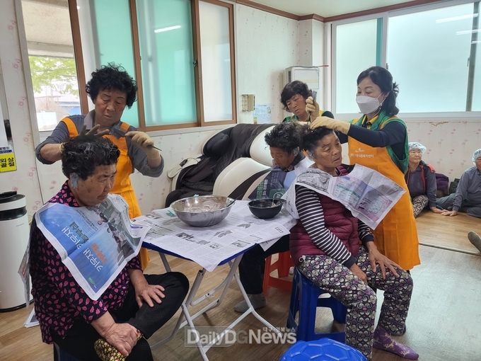 이웃사촌복지센터 성주읍 용산1리 염색봉사 回春(돌봄) 프로젝트