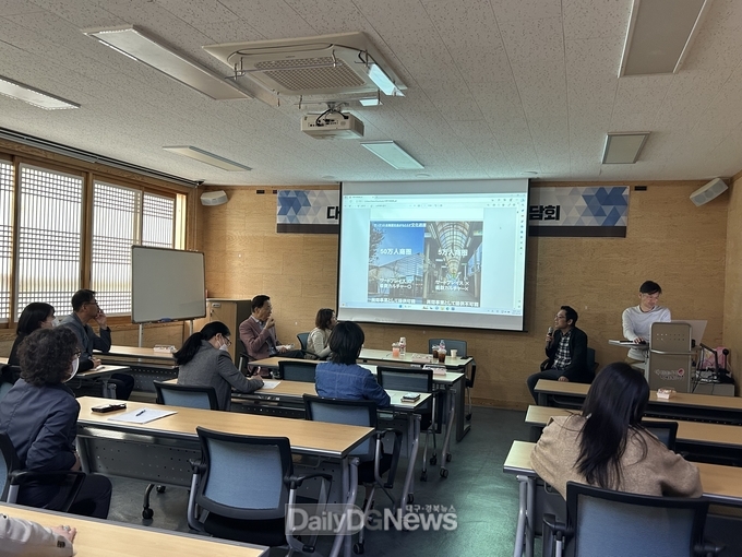 일본 다케오 시립도서관 기획자와 좌담회 가져