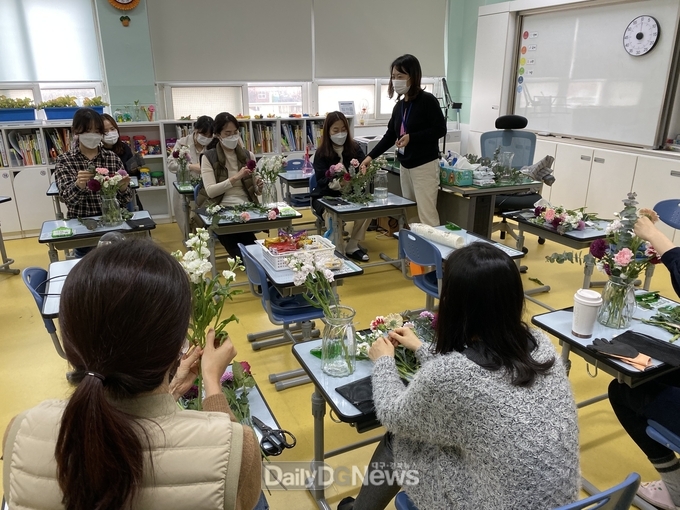 대구 율하초에서 운영한 ‘다:행복한 소통’프로그램(원예치료활동). (사진=대구시교육청 제공)