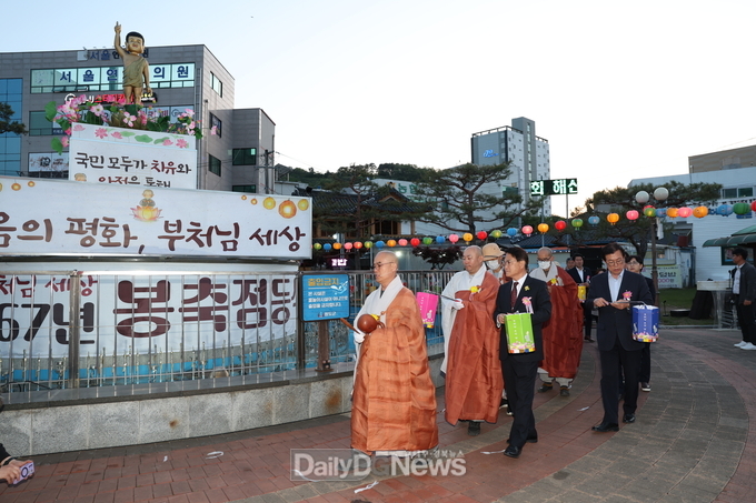 청도군, 불기 2567년 봉축탑 점등식 봉행!