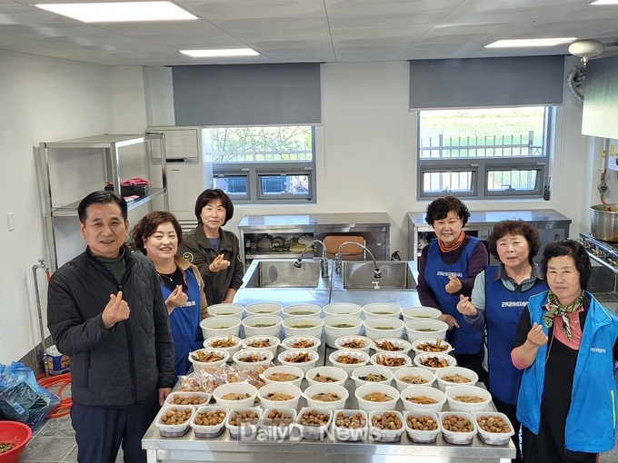 우보면 적십자 봉사회 사랑의 팥죽, 소보면 여성자원봉사대 밑반찬 봉사 실시