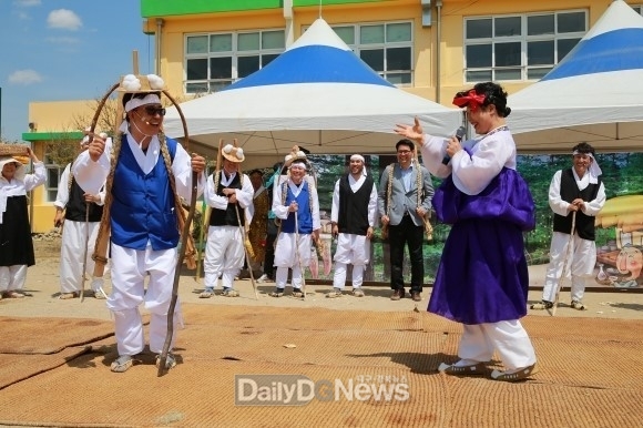 울진군, 십이령마을'등금쟁이 축제'열려