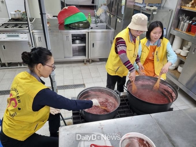 봉화군종합자원봉사센터, 풀뿌리자원봉사단 지원사업 활동 시작(딸기잼 만들기)