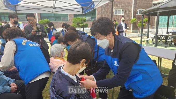 김천시 여성단체협의회, 어버이날 사회복지시설 어르신 위문