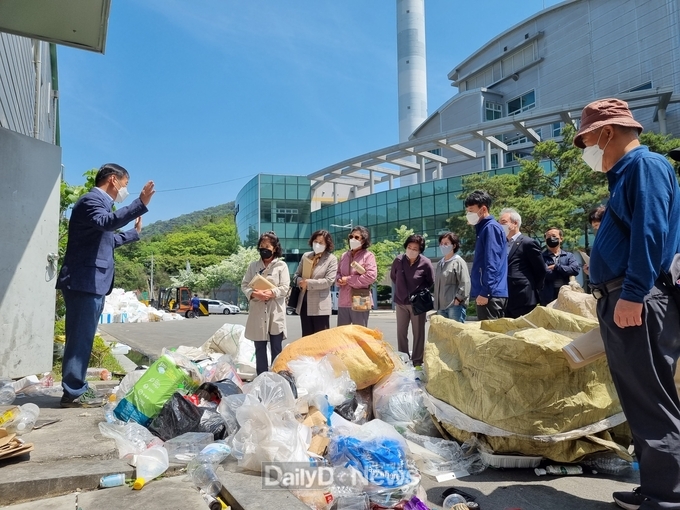 중앙동 통장협의회, 환경시설사업소 견학 방문