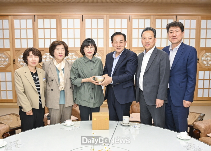 2023 문경찻사발축제 경품 황금다완 전달식 개최