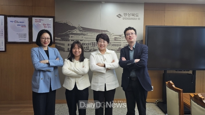 왼쪽부터_두번째_닝샤__네번째_후난성_교류_공무원