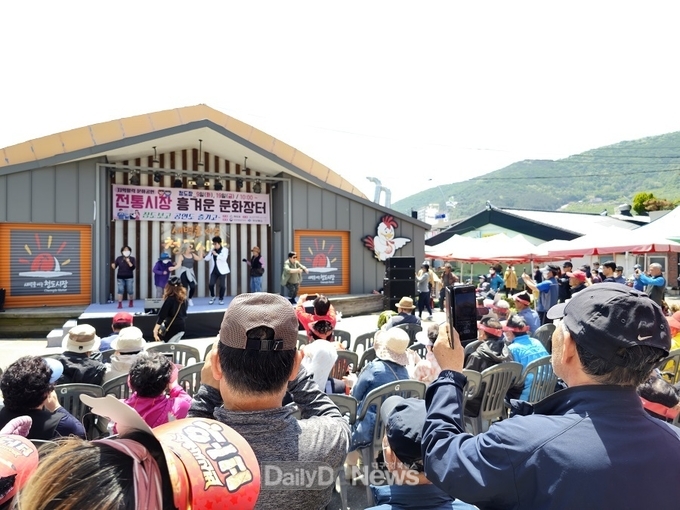 지역 활력 문화공연사업 ‘전통시장 흥겨운 문화장터’ 운영