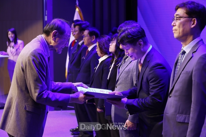영천시 한국폴리텍대학 로봇캠퍼스 김현돈 교수, 과학정보통신의 날 국무총리 표창 수상