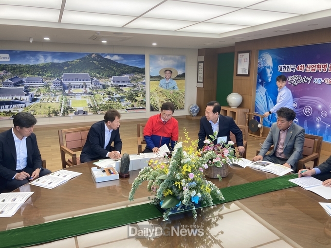 박현국 봉화군수, 이철우 경북도지사 만나 주요 사업 건의