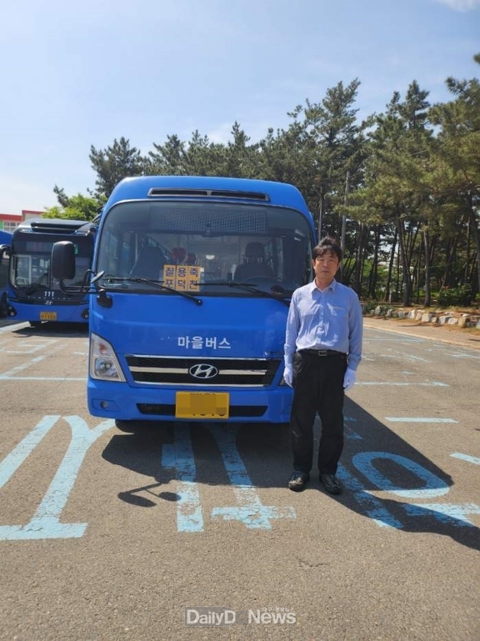 손재활 씨가 운행을 마치고 차고지에서 대기하고 있다.