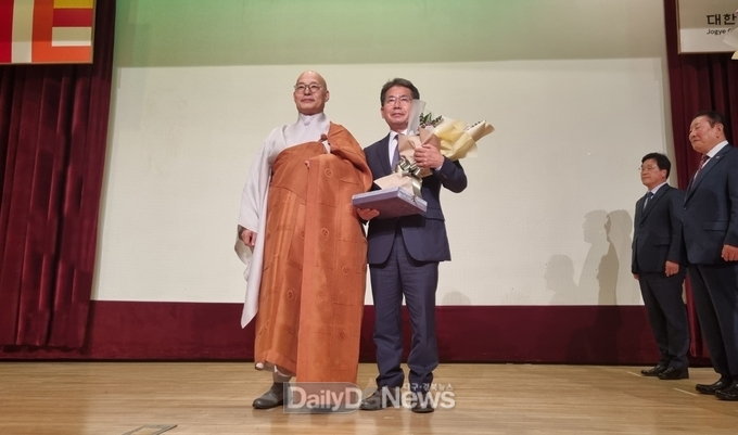 김진열 군수, 조계종 총무원장으로부터 감사패 받아