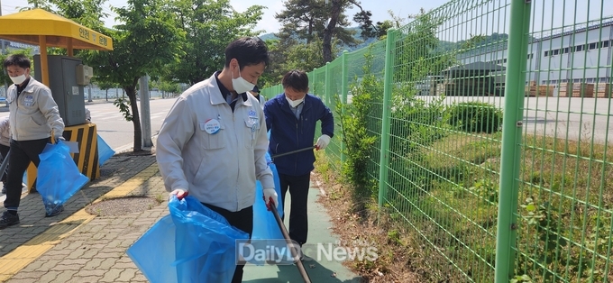 김천시 투자유치과, (주)KCC와 김천산업단지 환경정화 활동 펼쳐
