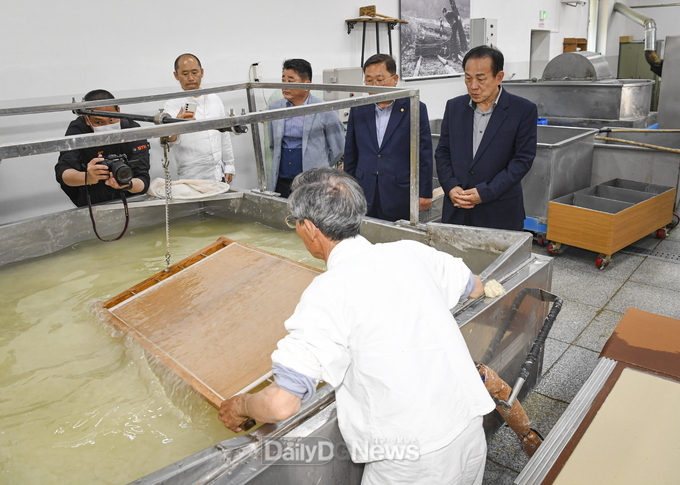 국가무형문화재 김삼식 한지장 공개행사 