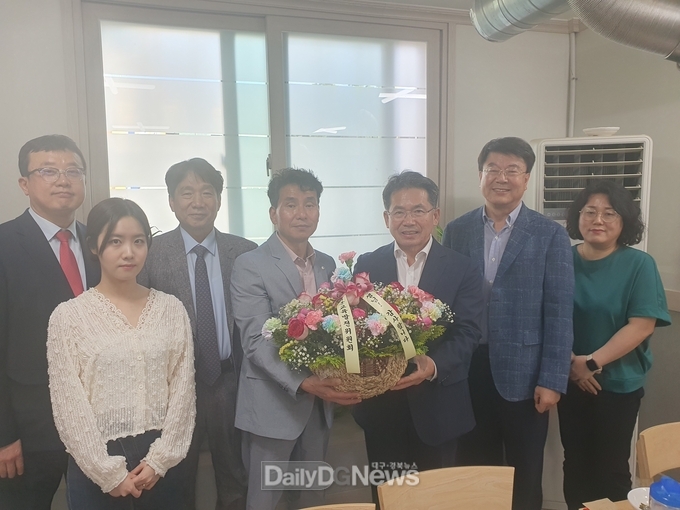김진열 군위군수, 스승의 날 감사의 마음 전달