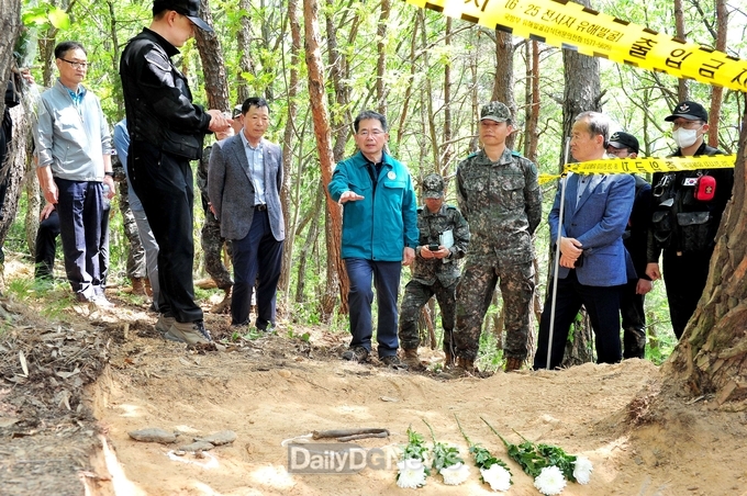 김진열 군위군수, 6.25 전사자 유해발굴 현장 격려